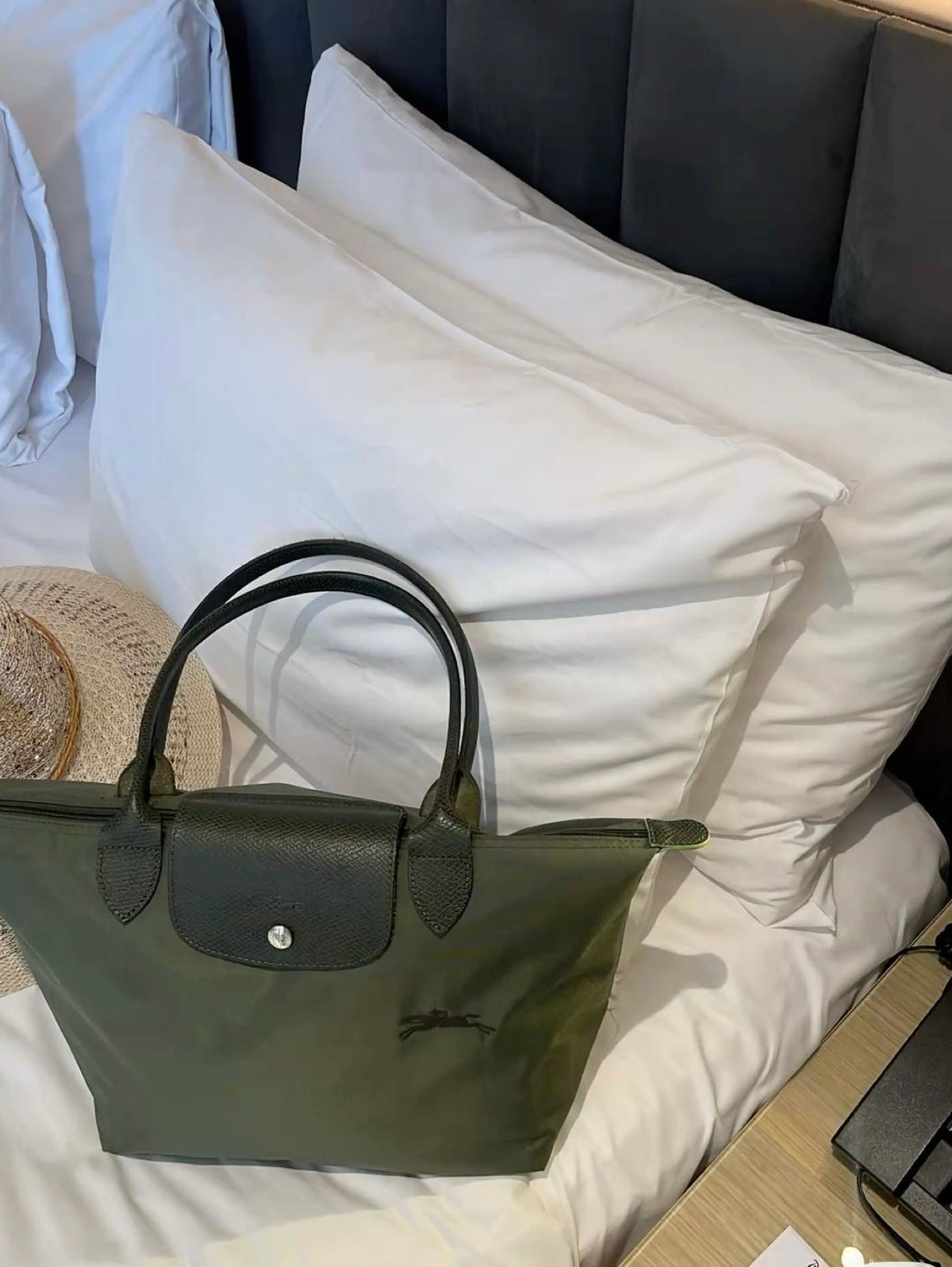 Longchamp Tote MEDIUM - Forest Green (WITH BRAND LOGO)
