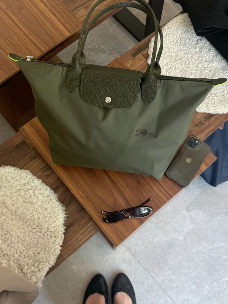Longchamp Tote MEDIUM - Forest Green (WITH BRAND LOGO)