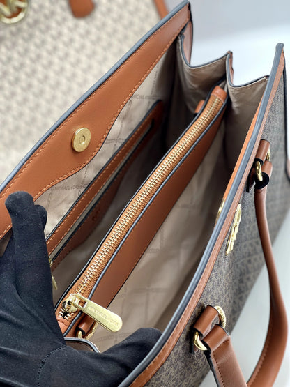 MK kors hand bag