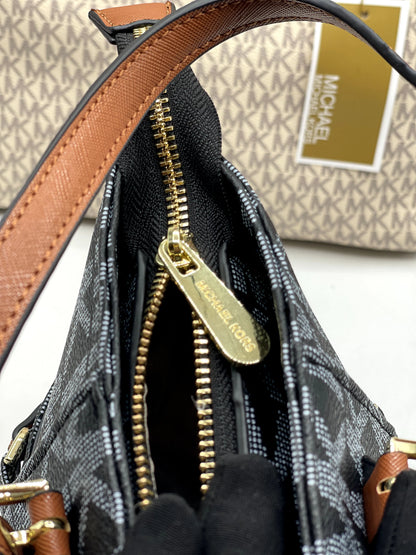 MK-Voyager Tote bag