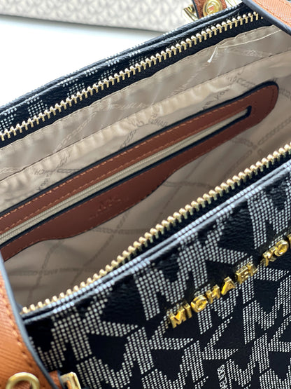 MK-Voyager Tote bag