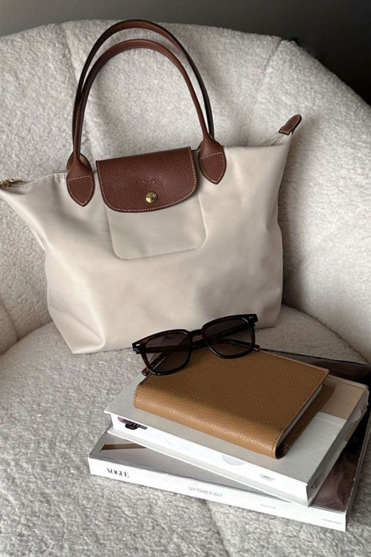 Longchamp Tote MEDIUM - Paper White (WITH BRAND LOGO)